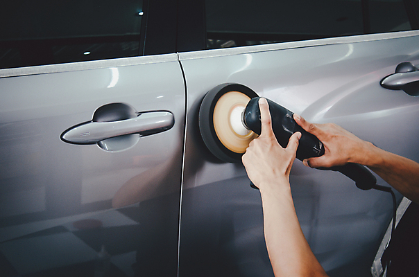 포토 JPG 해외이미지 자동차 신체부위 공구 잡기 닦기 세차 스펀지 차문 해외포토 육상교통 모션 사람 도구 파일형식 이미지허브