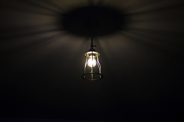 포토 JPG 해외이미지 디자인 여행 전구 바닥 사람없음 야외 빛 컬러풀 노란색 스크린 어둠 램프 도시 닫기 야간 그늘 6 광 블러 콘크리트 필라멘트 카피스페이스 해외포토 자연요소 컬러 모션 조명 숫자 공백 파일형식 이미지허브