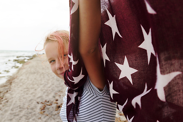 포토 JPG 해외이미지 여자 행복 날리기 바람 휴식 한명 서기 사람 10대 금발 목도리 기쁨 자유 해외포토 자연요소 1 헤어스타일 잡화 감정 컨셉 모션 청소년 날씨 파일형식 이미지허브