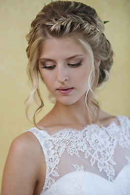 포토 JPG 해외이미지 백인 전통 헤어스타일 웰빙 응시 드레스 여자 행복 얼굴 꽃무늬 사랑 한명 사람 성인 뷰티 흰색 축하 우아함 순수 약혼 완벽 해외포토 서양인 1 시선 옷 꽃 감정 컬러 결혼 컨셉 무늬 신체부위 약속 파일형식 이미지허브