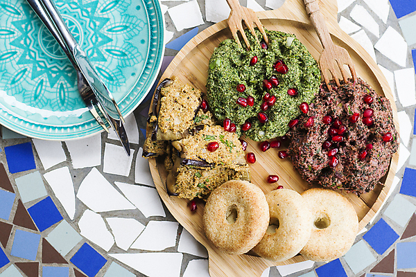 포토 JPG 해외이미지 백인 전통 접시 음식 백그라운드 다이어트 채소 공 탁자 콩 파슬리 건강 요리 사람없음 목재 초록색 파란색 식사 저녁식사 신선 고명 맛 허브 향신료 상쾌 날것 호두 모자이크 석류 시금치 딜 조지아 채식주의자 비건 해외포토 서양인 나무 식물 식기 감정 컬러 가구 컨셉 과일 재료 곡류 견과류 채식 동유럽 향미료 파일형식 이미지허브