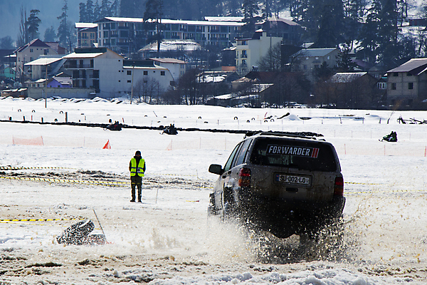 포토 JPG 해외이미지 도로 스포츠 여행 백그라운드 겨울 교통시설 자국 자동차 자연 하늘 산 사람없음 야외 운전 시골 바퀴 숲 땅 속도 타이어 먼지 지역 짐차 모터 방법 비포장도로 선로 오프로드 원정 자동 조지아 집회 해외포토 계절 길 육상교통 교통 모션 시설 생태계 동유럽 파일형식 이미지허브
