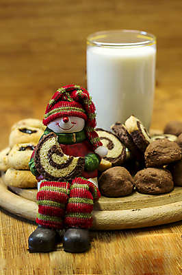 포토 JPG 해외이미지 전통 라이프스타일 계절 행복 커피 음료 어린이 음식 크리스마스 겨울 가족 휴가 디저트 건강 선물 미소 사람없음 장식 컵 빛 산타클로스 세일 쿠키 케이크 초콜릿 축제 식사 놀람 축하 시간 뜨거움 달콤 맛 아침식사 12월 설탕 연도 핸드메이드 클라우스 해외포토 식기 기념일 감정 컨셉 관계 표정 사람 생활 날짜 파일형식 이미지허브