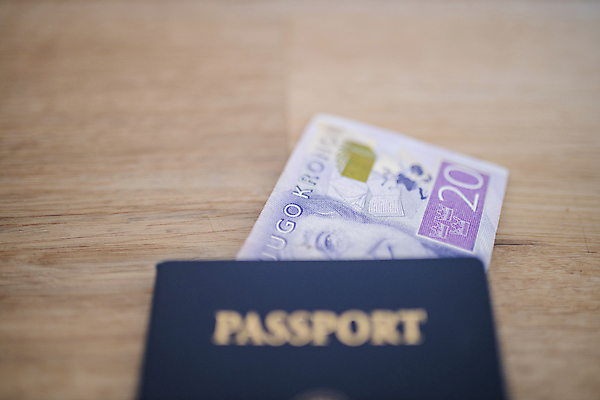 포토 JPG 해외이미지 여행 돈 휴가 영국 스웨덴 사람없음 파란색 세계 여행객 미국 정보 신용카드 물개 심볼 문서 보안 여권 신분 통과 계산서 시민 고립 비자 신분증 전국 제어 이민 세관 해외포토 유럽 컬러 이동 북아메리카 포유류 북유럽 안전 사람 금융 바다동물 재산 국민 증명서 파일형식 관세청 이미지허브