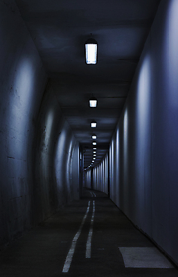 포토 JPG 해외이미지 도로 벽 여행 백그라운드 이동 곡선 건축양식 모션 바닥 사람없음 내부 빛 어둠 램프 도시 터널 신비 방향 통로 빛망울 방법 해외포토 건축 길 선 컨셉 교통시설 조명 파일형식 이미지허브