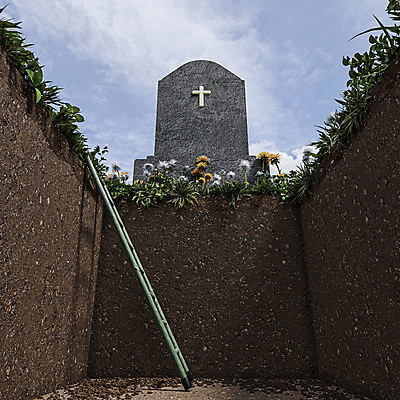 포토 JPG 해외이미지 주간 사다리 사람없음 3D 흙 무덤 오픈 구멍 장례 땅바닥 장례식 해외포토 자연요소 바닥 도구 디지털합성 파일형식 이미지허브