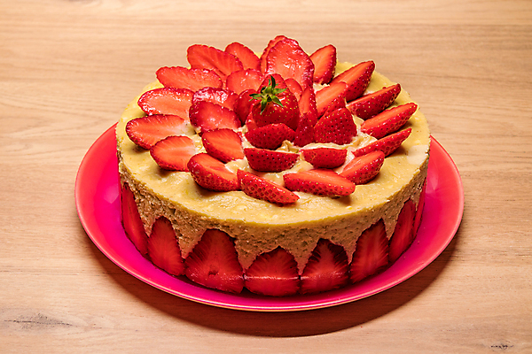 포토 JPG 해외이미지 접시 열매 음식 백그라운드 과일 딸기 디저트 사람없음 장식 빨간색 파티 케이크 빵집 흰색 신선 달콤 맛 설탕 크림 무스 페스츄리 핸드메이드 해외포토 식물 식기 빵 컬러 컨셉 이벤트 상점 파일형식 이미지허브