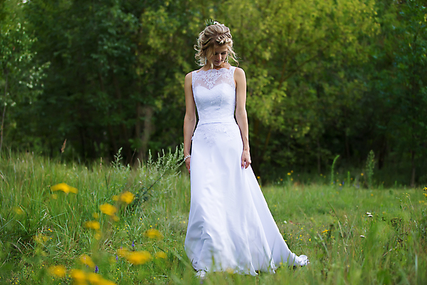 포토 JPG 해외이미지 응시 드레스 공원 여자 감정 결혼 한명 사람 야외 빛 뷰티 유행 놀람 산책 꿈 흰색 축하 잡기 우아함 신비 오솔길 심볼 내추럴 혼자 해외포토 1 시선 옷 공공시설 길 컬러 컨셉 모션 휴식 표정 이벤트 파일형식 이미지허브