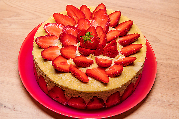 포토 JPG 해외이미지 접시 열매 음식 백그라운드 과일 딸기 디저트 사람없음 장식 빨간색 파티 케이크 빵집 흰색 신선 달콤 맛 설탕 크림 무스 페스츄리 핸드메이드 해외포토 식물 식기 빵 컬러 컨셉 이벤트 상점 파일형식 이미지허브