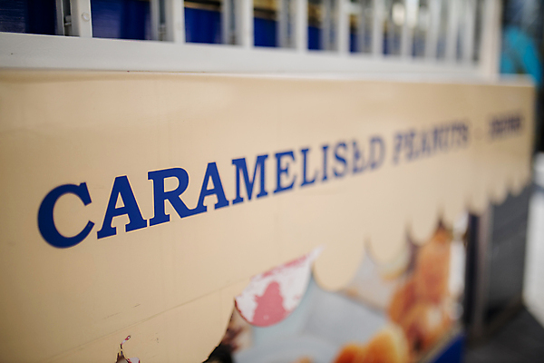 포토 JPG 해외이미지 디자인 음식 빵 백그라운드 일러스트 비즈니스 텍스트 디저트 영국 잉글랜드 사탕 요리 사람없음 야외 그래픽 파란색 세트 판매 쿠키 과자 케이크 초콜릿 식사 카페 빵집 흰색 플랫 도넛 달콤 맛 설탕 컵케이크 심볼 크림 사인 그림 런던 머핀 버터 와플 팬케이크 브라우니 페스츄리 크레이프 해외포토 유럽 컬러 컨셉 상점 파일형식 이미지허브