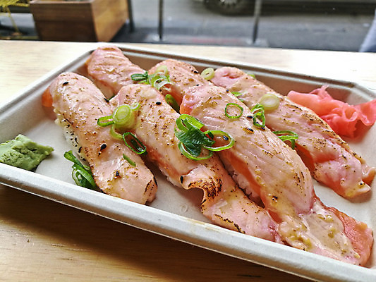 포토 JPG 해외이미지 전통 접시 아시아 음식 다이어트 밥 건강 어류 요리 동양인 사람없음 빨간색 식당 일본 식사 저녁식사 여러개 초밥 카페 회 신선 맛 그릴 고추냉이 먹기 해산물 날것 롤 연어 테이크아웃 점심식사 섞기 일본음식 스타일 해외포토 식기 나라 컬러 다수 컨셉 모션 주방용품 인종 상점 수중동물 양념 파일형식 이미지허브