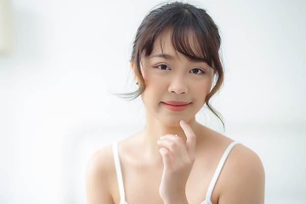 포토 JPG 해외이미지 백인 라이프스타일 응시 여자 행복 아시아 컨셉 호텔 아침 휴식 아파트 주택 실내 건강 한명 미소 사람 동양인 성인 빛 햇빛 뷰티 희망 방 잠옷 신선 최고 피부 돌봄 해외포토 주간 서양인 1 시선 옷 감정 나라 모션 숙소 표정 인종 내부 건물 생활 신체부위 태양 파일형식 이미지허브