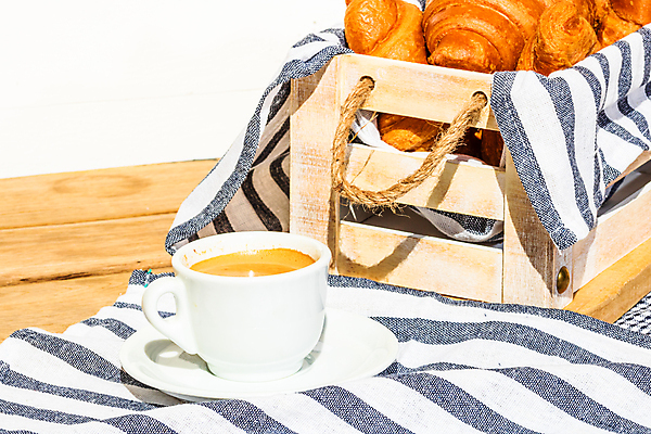 포토 JPG 해외이미지 전통 커피 음식 백그라운드 탁자 호텔 요리 사람없음 목재 갈색 식사 어둠 카페 빵집 신선 달콤 맛 아침식사 나무상자 굽기 퍼프 버터 카푸치노 에스프레소 프랑스어 고립 카페인 페스츄리 핸드메이드 미니멀리스트 해외포토 나무 문자 음료 빵 컬러 가구 컨셉 재료 숙소 상자 상점 구이 파일형식 이미지허브