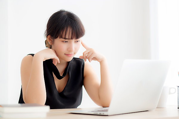 포토 JPG 해외이미지 직업 라이프스타일 여자 교육 행복 감정 아시아 생각 인터넷 비즈니스 사업가 통신 회의 스트레스 아이디어 대화 한명 미소 사람 동양인 노트북 컴퓨터 사무실 뷰티 디지털 표현 관찰 작업 네트워크 이메일 작가 긍정 문제 온라인 전자상거래 배려 블로거 프리랜서 해외포토 1 나라 컨셉 모션 표정 말하기 인종 생활 전자제품 파일형식 이미지허브