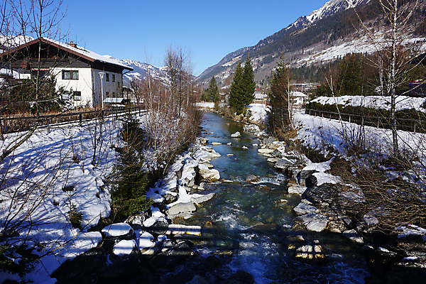 포토 JPG 해외이미지 유럽 스포츠 여행 겨울 건축양식 자연 호텔 휴가 스키 산 거리 경사 사람없음 야외 건물 파란색 강 마을 오스트리아 휴양지 알프스 나쁜 해외포토 건축물 계절 건축 나라 컬러 숙소 겨울스포츠 장소 생태계 파일형식 이미지허브