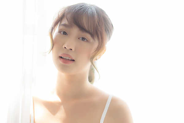 포토 JPG 해외이미지 백인 라이프스타일 응시 여자 행복 아시아 컨셉 창문 호텔 아침 휴식 새로움 아파트 주택 실내 건강 한명 미소 사람 동양인 성인 빛 햇빛 뷰티 희망 방 잠옷 신선 최고 블라인드 커튼 오픈 해외포토 주간 서양인 1 시선 옷 감정 나라 숙소 표정 인종 내부 건물 생활 태양 파일형식 이미지허브