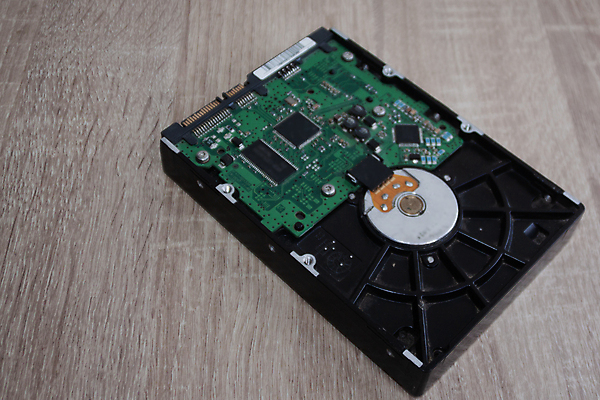 포토 JPG 해외이미지 접시 산업 부분 기술 실내 사람없음 내부 노트북 컴퓨터 금속 디지털 자료 장비 운전 오픈 암호 묘사 오브젝트 보안 전자 시스템 수납 데이터베이스 서버 용량 이진법 지원 치유 하드웨어 회복 해외포토 식기 컨셉 모션 재질 안전 전자제품 수학 파일형식 이미지허브