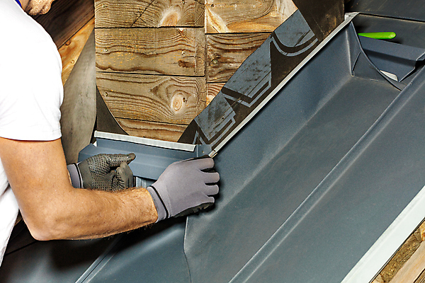 포토 JPG 해외이미지 직업 산업 도로 표면 지붕 노동자 주택 프레임 관리 굴뚝 사람없음 건물 장비 기구 공구 업무 수리 보호 정상 옥상 땅 아래 묘사 뼈대 겹침 층 장인 개발 건축업자 계약자 방수 설치 조작 해외포토 건축물 건축 길 컨셉 교통시설 도구 작업 방향 계약 위치 파일형식 이미지허브