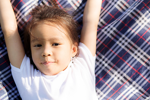 포토 JPG 해외이미지 백인 라이프스타일 공원 딸 행복 아시아 얼굴 어린이 자연 휴가 휴식 건강 한명 웃음 사람 동양인 야외 뷰티 소풍 정원 봄 기쁨 매트 신선 긍정 거짓말 해외포토 서양인 1 계절 공공시설 감정 나라 컨셉 가족 표정 인종 생활 신체부위 야외활동 생태계 파일형식 이미지허브