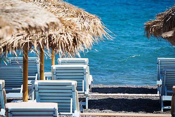 포토 JPG 해외이미지 의자 하늘 휴가 휴식 사람없음 파란색 맑음 그리스 휴양지 산토리니 해외포토 유럽 컬러 가구 컨셉 날씨 장소 파일형식 이미지허브