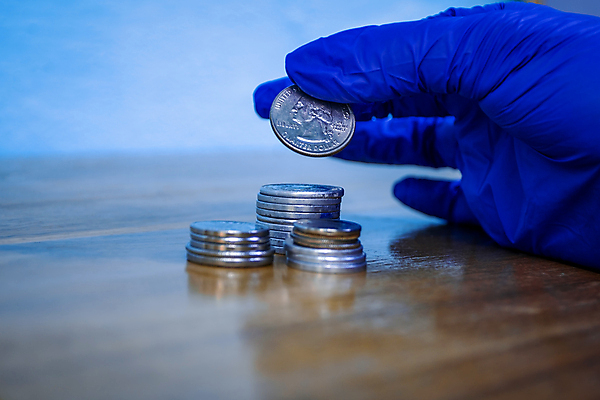 포토 JPG 해외이미지 손 장갑 백그라운드 돈 비즈니스 모션 성공 손잡이 사람없음 가로 금융 경제 파란색 컬러풀 세일 쌓기 동전 사진촬영 저축 그룹 변화 재산 상인 고객 심볼 오브젝트 투자 상업 마케팅 수입 해외포토 잡화 컬러 컨셉 신체부위 촬영 파일형식 이미지허브