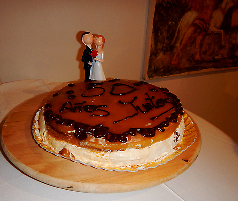 포토 JPG 해외이미지 커플 여자 기념일 남자 행복 감정 음식 조각 결혼 관계 탁자 결혼식 기념 함께함 실내 관리 사랑 미소 사람 이벤트 성인 사람없음 친구 파티 케이크 놀람 우정 축하 표현 생일 우아함 자르기 은퇴 기회 핸드메이드 해외포토 가구 컨셉 모션 디저트 표정 내부 파일형식 이미지허브