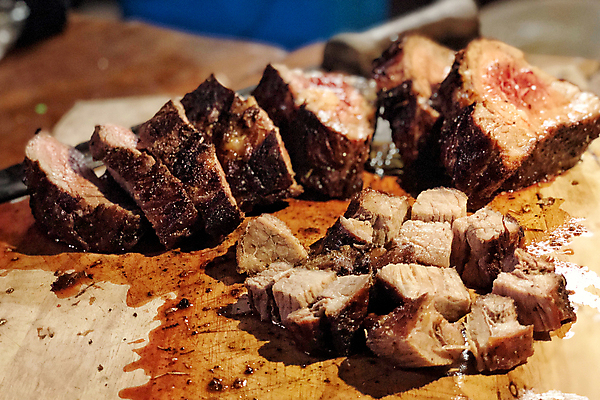 포토 JPG 해외이미지 접시 음식 조각 백그라운드 태국 육류 돼지고기 스테이크 요리 동양인 사람없음 빨간색 식당 식사 저녁식사 소고기 흰색 신선 뜨거움 중앙 맛 그릴 정상 바비큐 자르기 굽기 매움 슬라이스 지역 점심식사 고립 등심 전문 스타일 해외포토 식기 아시아 컬러 컨셉 식재료 모션 주방용품 서양음식 인종 상점 구이 파일형식 이미지허브