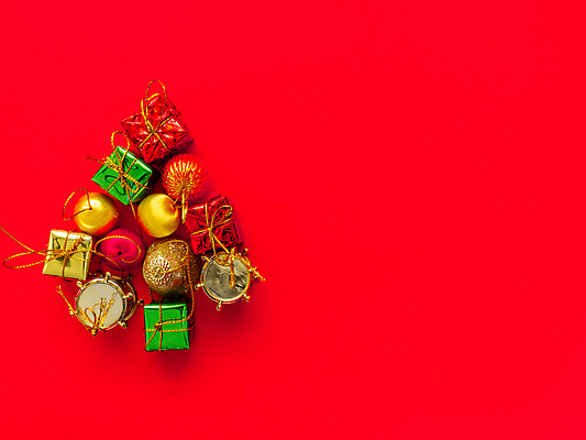 포토 JPG 해외이미지 나무 디자인 백그라운드 컨셉 크리스마스 겨울 패턴 공 탁자 휴가 새로움 선물 미술 사람없음 장식 빨간색 초록색 상자 크리스마스트리 유행 축제 장식볼 흰색 플랫 정상 연도 책상 레이아웃 머리위 위치 전나무 구성 목업 힙스터 카피스페이스 해외포토 식물 계절 패션 기념일 컬러 가구 무늬 문화예술 공백 파일형식 이미지허브