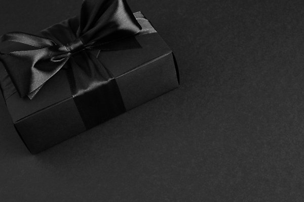 포토 JPG 해외이미지 디자인 리본 종이 백그라운드 컨셉 텍스트 휴가 선물 사람없음 장식 쇼핑 상자 유행 세일 상점 검은색 놀람 신용카드 플랫 고급 우아함 구매 상품 실크 묶기 심볼 활 매듭 심플 패키지 소매 승진 종료 금요일 마케팅 특별함 블랙프라이데이 제의 미니멀 해외포토 감정 컬러 모션 데이이벤트 표정 금융 직물 요일 파일형식 이미지허브