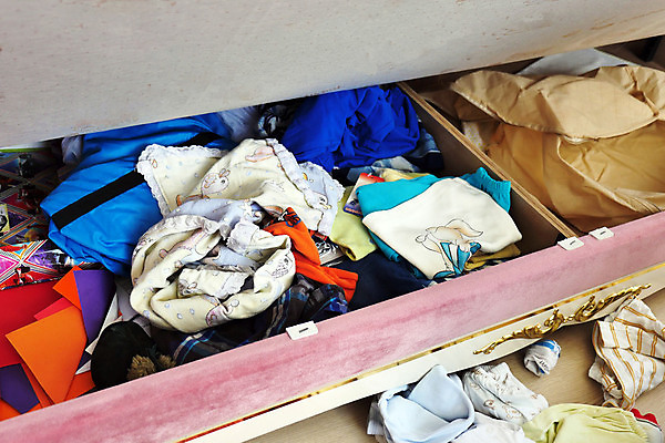 포토 JPG 해외이미지 손 옷 여자 백그라운드 셔츠 가사 사람없음 여름 컬러풀 유행 쌓기 방 흰색 직물 잡기 면 조직 씻기 빨래 주부 흙더미 접기 해외포토 계절 컬러 상의 모션 사람 신체부위 청결 흙 파일형식 더미 이미지허브