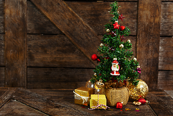 포토 JPG 해외이미지 전통 기념일 별 크리스마스 휴가 새해 선물 사람없음 목재 장식 가로 컬러풀 크리스마스트리 축제 장식볼 시골 해피뉴이어 카피스페이스 해외포토 자연요소 나무 컬러 재료 이벤트 공백 새해인사 파일형식 이미지허브