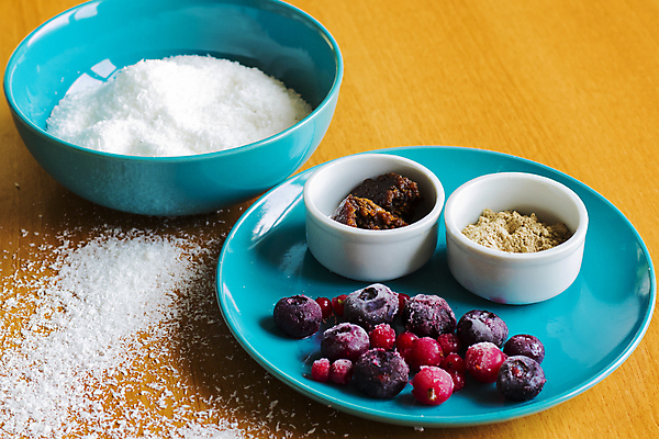 포토 JPG 해외이미지 음식 겨울 과일 딸기 디저트 씨앗 사람없음 빨간색 여름 파란색 얼음 추위 견과류 신선 체리 숲 시원함 잼 크리스탈 블루베리 산딸기 코코넛 블랙베리 건포도 냉동고 수유 해외포토 자연요소 식물 계절 컬러 포도 소스_음식 광석 건과일 파일형식 이미지허브