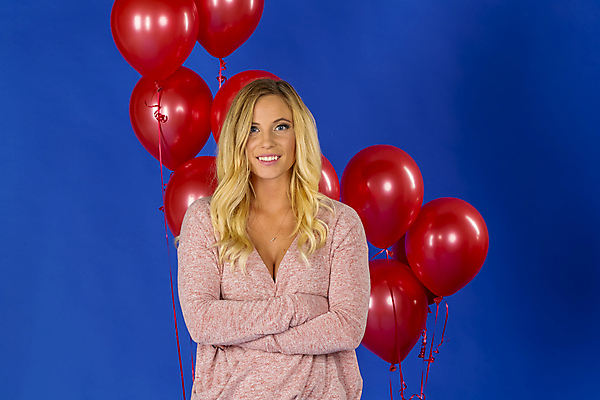 포토 JPG 해외이미지 백인 학생 라이프스타일 드레스 여자 행복 유럽 졸업 관계 엄마 한명 성인 파란색 금발 뷰티 파티 유행 귀여움 축하 춤 자신감 화려 날짜 정중 해외포토 서양인 1 헤어스타일 옷 교육 감정 나라 컬러 컨셉 가족 문화예술 사람 이벤트 생활 파일형식 이미지허브