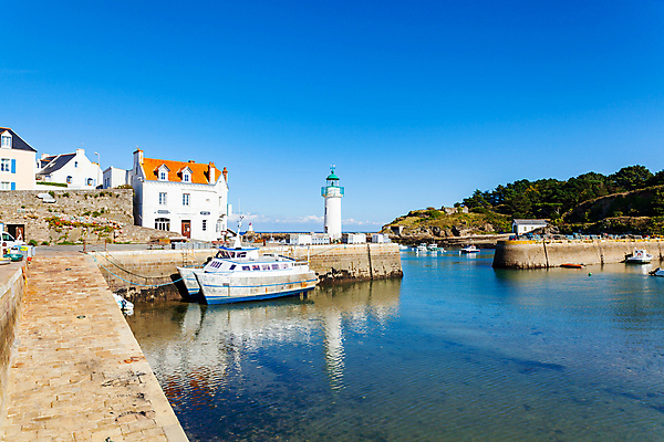 포토 JPG 해외이미지 유럽 바다 섬 여행 건축양식 교통시설 낚시 휴가 주택 등대 항해 풍경 사람없음 물 파란색 마을 항구 프랑스 흰색 보트 정박 포트 대서양 프랑스어 해외포토 자연요소 문자 건축 나라 컬러 교통 배_교통 레저 건물 시설 파일형식 이미지허브