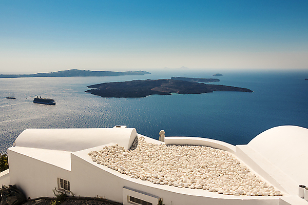 포토 JPG 해외이미지 전통 유럽 바다 섬 여행 건축양식 자연 하늘 휴가 풍경 사람없음 물 여름 파란색 교회 흰색 보트 크루즈 지중해 그리스 휴양지 화산 산토리니 그리스인 해외포토 자연요소 서양인 계절 건축 나라 컬러 배_교통 종교건축 산 건물 장소 생태계 파일형식 이미지허브