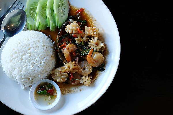 포토 JPG 해외이미지 전통 접시 음식 잎 채소 태국 고추 밥 새우 건강 요리 동양인 사람없음 식사 저녁식사 튀김 맛 해산물 오징어 매움 바질 해외포토 식물 식기 아시아 컨셉 연체동물 갑각류 인종 수중동물 파일형식 이미지허브