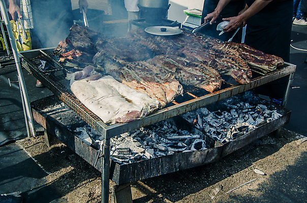 포토 JPG 해외이미지 전통 접시 음식 백그라운드 태국 뼈 건강 육류 돼지고기 요리 사람없음 야외 갈색 식사 저녁식사 중국 튀김 돼지 뜨거움 시장 맛 그릴 바비큐 자르기 굽기 배고픔 허리 후추 점심식사 따기 페루 해외포토 식기 아시아 컬러 컨셉 식재료 포유류 모션 주방용품 신체부위 남아메리카 구이 향신료 파일형식 이미지허브