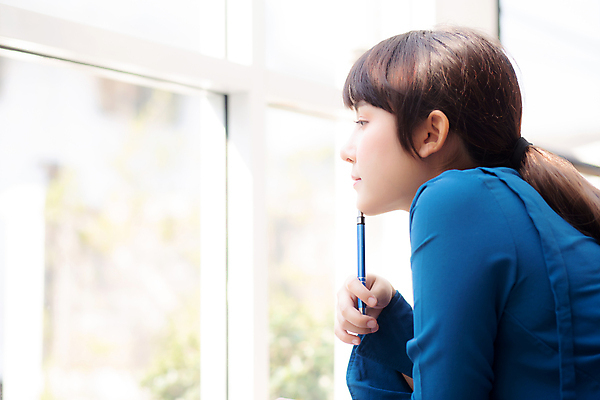 포토 JPG 해외이미지 백인 학생 라이프스타일 여자 교육 행복 아시아 종이 컨셉 생각 비즈니스 탁자 설계 아이디어 한명 사람 앉기 동양인 성인 책 스터디 뷰티 펜 우주 다이어리 쪽지 공책 카페 기록 업무 작업 우아함 잡지 작가 스마트 교과서 대학교 지능 필기체 카피스페이스 해외포토 서양인 직업 문자 1 감정 나라 가구 학교 모션 문구용품 교재 인종 생활 간행물 학습 필기구 상점 사무용품 공백 파일형식 이미지허브