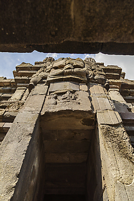 포토 JPG 해외이미지 아시아 종교 조각 여행 건축양식 사람없음 세계 문 믿음 사찰 재산 큼 땅 폐허 통로 아치 각도 인도네시아 지역 목각 복잡 사당 세기 옛날 특별함 힌두교 해외포토 건축 감정 나라 컨셉 종교건축 모션 금융 크기 파일형식 이미지허브