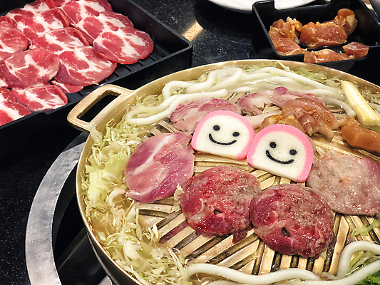 포토 JPG 해외이미지 접시 손 음식 백그라운드 컨셉 채소 태국 거리 건강 육류 돼지고기 요리 동양인 사람없음 빨간색 초록색 식당 일본 식사 저녁식사 샐러드 소고기 흰색 신선 돼지 뜨거움 맛 그릴 수프 바비큐 먹기 해산물 매움 점심식사 뷔페 인기 스타일 해외포토 식기 아시아 컬러 식재료 포유류 모션 주방용품 인종 신체부위 상점 파일형식 이미지허브