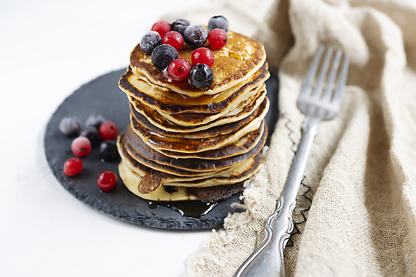 포토 JPG 해외이미지 접시 디저트 실내 사람없음 달콤 민트 블루베리 브런치 꿀 팬케이크 해외포토 식기 음식 과일 내부 케이크 식사 맛 허브 파일형식 이미지허브