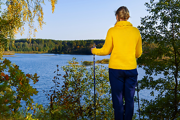 포토 JPG 해외이미지 라이프스타일 응시 공원 여자 호수 여행 백그라운드 배낭 자연 하늘 휴가 휴식 산 서기 사람 풍경 성인 사람없음 야외 초록색 물 여름 태양 여행객 트래킹 하이킹 자유 탐험 가을 정상 숲 백패커 하이커 힙스터 해외포토 자연요소 시선 계절 공공시설 패션 컬러 컨셉 가방 모션 레저 생활 생태계 파일형식 이미지허브