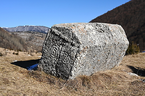 포토 JPG 해외이미지 전통 공원 종교 문화 여행 패턴 자연 하늘 풍경 사람없음 야외 초록색 교회 골동품 바위 시골 무덤 중세 역사 재산 땅 심볼 그림 안심 거짓말 보스니아 옛날 해외포토 공공시설 컬러 무늬 종교건축 육류 건물 금융 돌_바위 생태계 파일형식 이미지허브