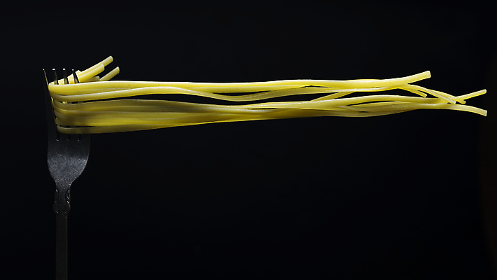 포토 JPG 해외이미지 전통 접시 음식 백그라운드 포크 다이어트 재료 치즈 파스타 실내 건강 스파게티 요리 사람없음 노란색 주방 식당 검은색 식사 저녁식사 어둠 이탈리아 신선 잡기 면 닫기 자르기 지중해 먹기 허브 묘사 메뉴 국수 바질 점심식사 고립 마카로니 해외포토 식물 식기 유럽 바다 컬러 모션 유제품 서양음식 내부 상점 면류 파스타면 파일형식 이미지허브