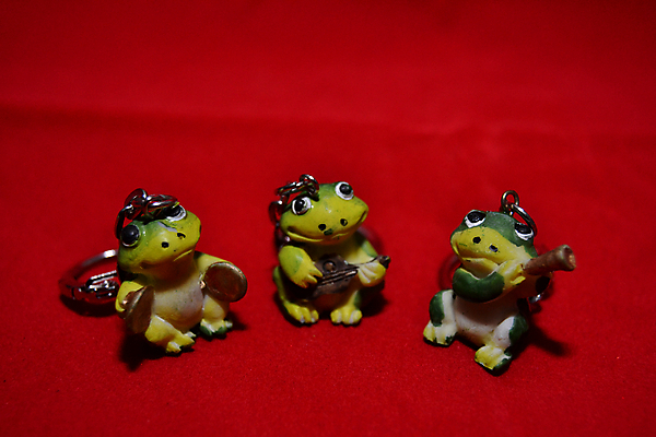 포토 JPG 해외이미지 동물 야생동물 음악 백그라운드 노래 자연 뿔 따뜻함 개구리 양서류 이벤트 사람없음 초록색 장난감 갈색 금속 검은색 소리 콘서트 공연 장비 흰색 기구 기타 도구 뉴스 닫기 볼륨 작음 마이크 오브젝트 라디오 전자 스테레오 두꺼비 목소리 노래방 소통 고립 뮤지컬 해외포토 컬러 음향기기 컨셉 모션 재질 현악기 문화예술 전자제품 크기 생태계 파일형식 이미지허브