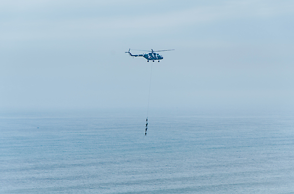 포토 JPG 해외이미지 무기 밧줄 여행 백그라운드 교통시설 하늘 사람 사람없음 힘 긴급 헬리콥터 파일럿 항공 출발 프로펠러 연료 제트기 승객 육군 반대 헬프 해외포토 직업 줄 교통 컨셉 비행기 군대 도움 시설 파일형식 이미지허브