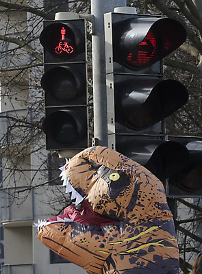 포토 JPG 해외이미지 도로 교통수단 교통시설 모바일 거리 사람없음 빛 보행자 보호 위험 예방 도로표지판 보안 그만 해외포토 길 교통 컨셉 안전 표지판 시설 파일형식 이미지허브