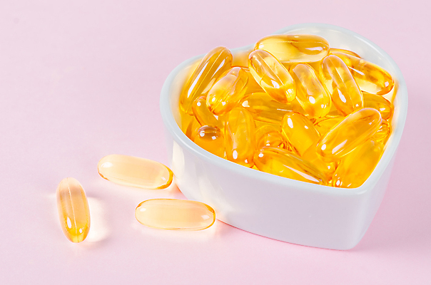 포토 JPG 해외이미지 그릇 의학 실내 사람없음 알약 약 하트 담기 분홍색배경 해외포토 모양 식기 분홍색 백그라운드 모션 내부 파일형식 이미지허브