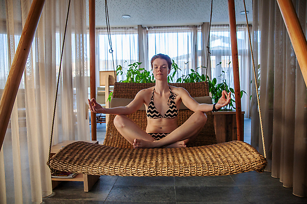 포토 JPG 해외이미지 백인 라이프스타일 웰빙 여자 행복 여행 거실 신체 호텔 휴가 휴식 주택 건강 한명 사람 야외 평화 흰색 신선 잠 거짓말 돌봄 안락 해외포토 서양인 1 감정 컬러 컨셉 모션 숙소 건물 생활 파일형식 이미지허브