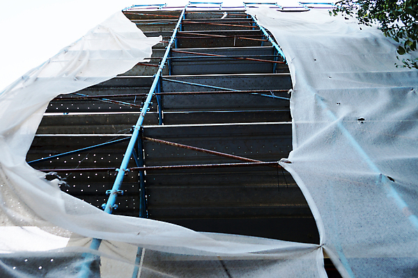 포토 JPG 해외이미지 산업 프레임 직장 기술 들기 안전 사람없음 건물 장식 세로 고층빌딩 건설현장 덮개 직물 업무 커튼 투명 엔지니어 수리 보호 큼 땅 예방 망사 발판 복원 프로젝트 해외포토 건축물 컨셉 회사 모션 건설업 빌딩 뚜껑 작업 기술자 크기 파일형식 이미지허브